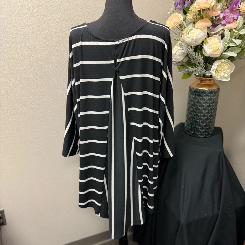 Cato Woman 22/24W Black White Striped Batwing Top Plus Size Stretchy Casual - Picture 3 of 8
